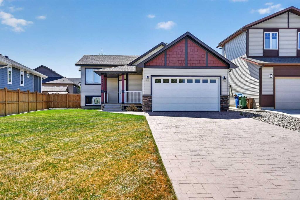 Photo of 4636 63 Avenue, Taber, AB T1G 0B3 (MLS # A2311392)