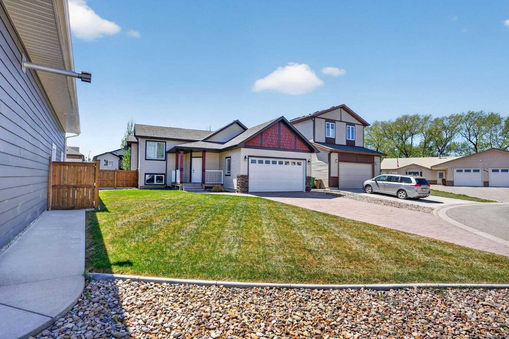 Photo of 4636 63 Avenue, Taber, AB T1G 0B3 (MLS # A2311392)