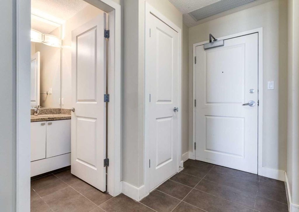 Photo of 77 Spruce Place SW #1801, Calgary, AB T3C 3X6 (MLS # A2262195)