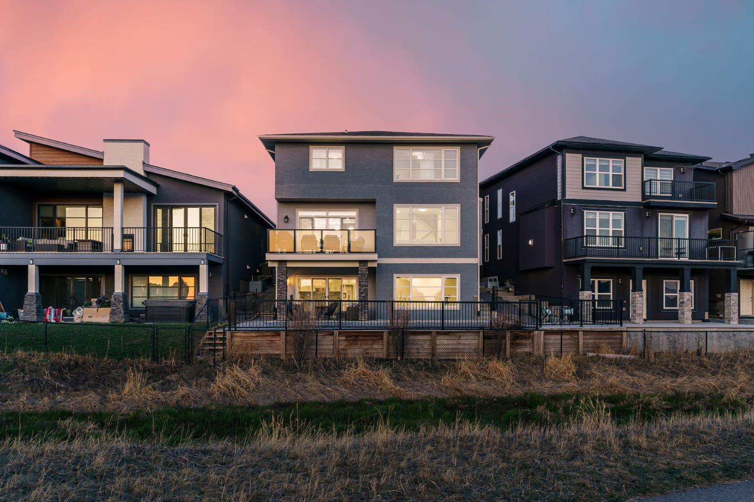 229 Carringvue Manor NW