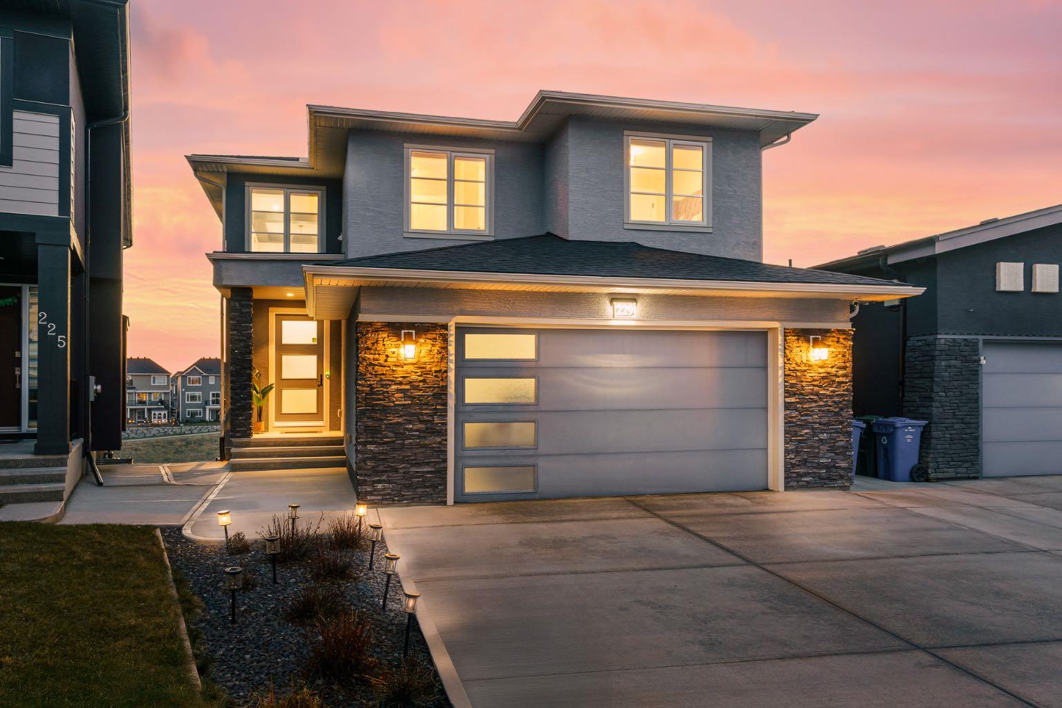 229 Carringvue Manor NW