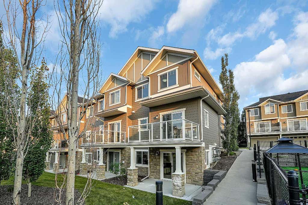Photo of 570 Evanston Manor NW, Calgary, AB T3P 0R8 (MLS # A2333166)