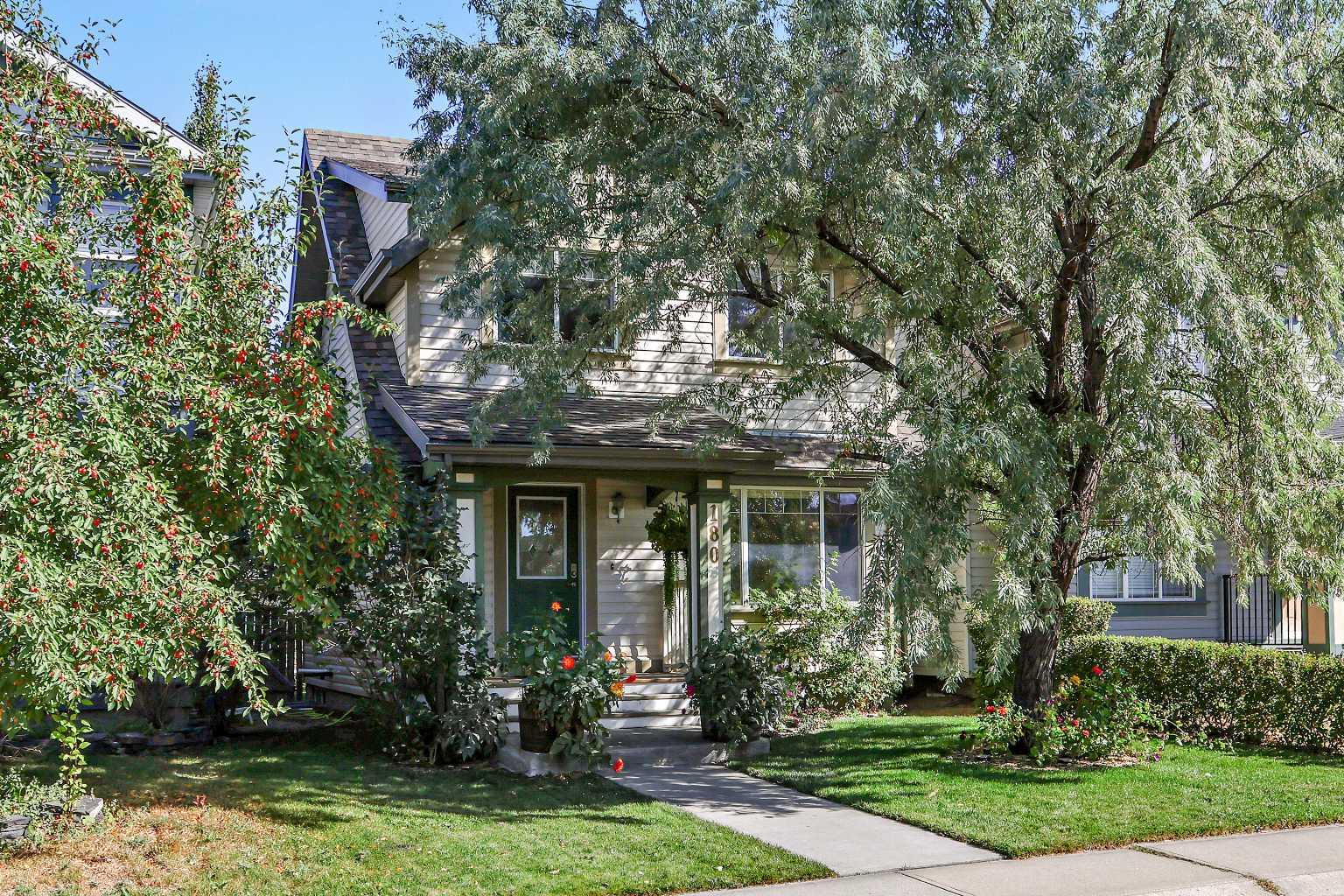 180 Copperfield Rise SE