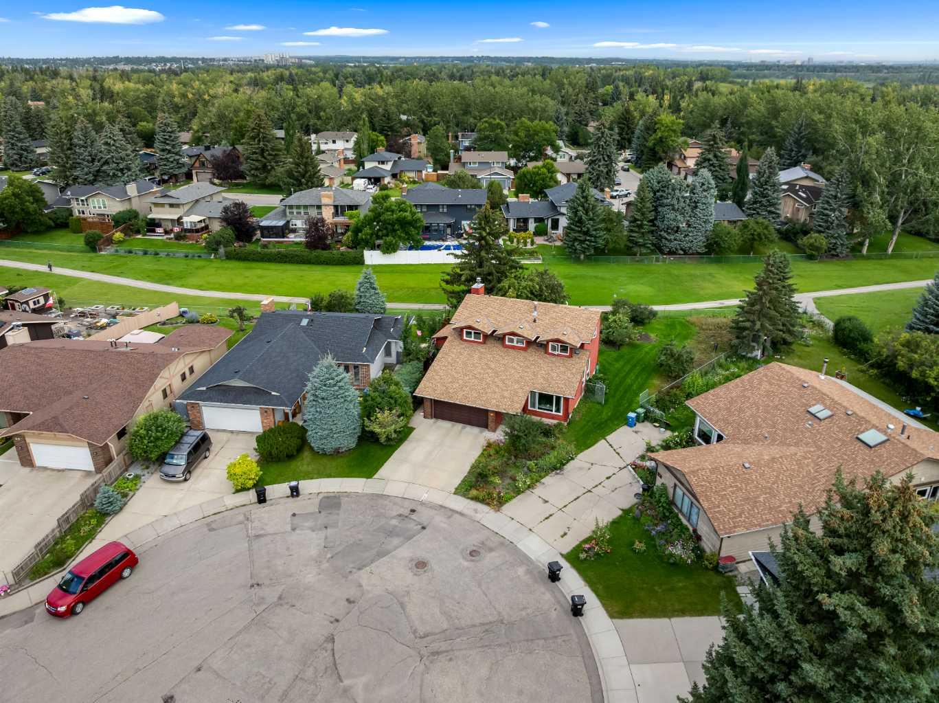 16 Sunmount Green SE