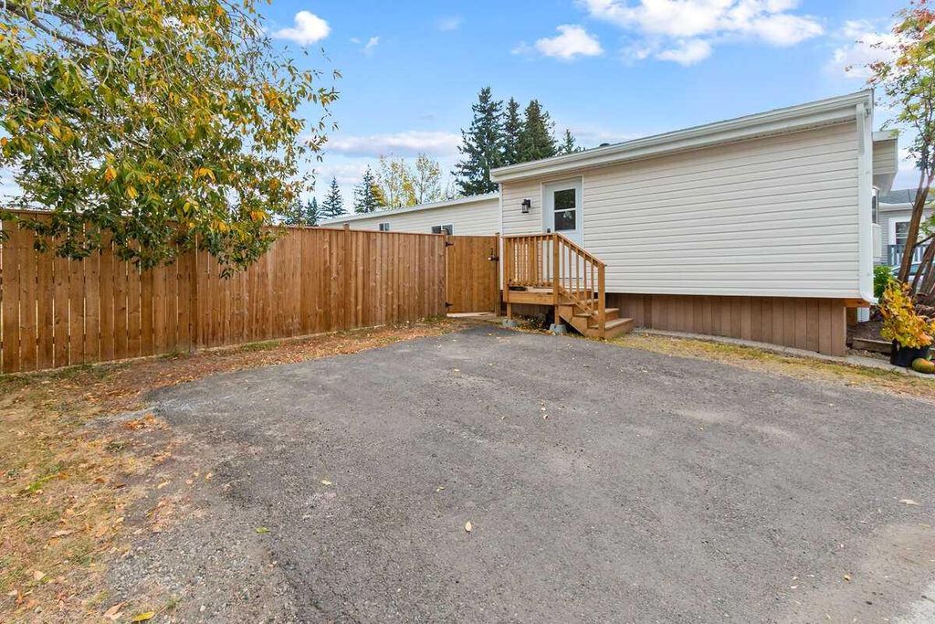 Photo of 5800 46 Street, Olds, AB T4H 1G8 (MLS # A2265726)