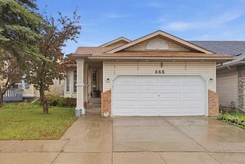 Photo of 866 Applewood Drive SE, Calgary, AB T2A 7R6 (MLS # A2311703)