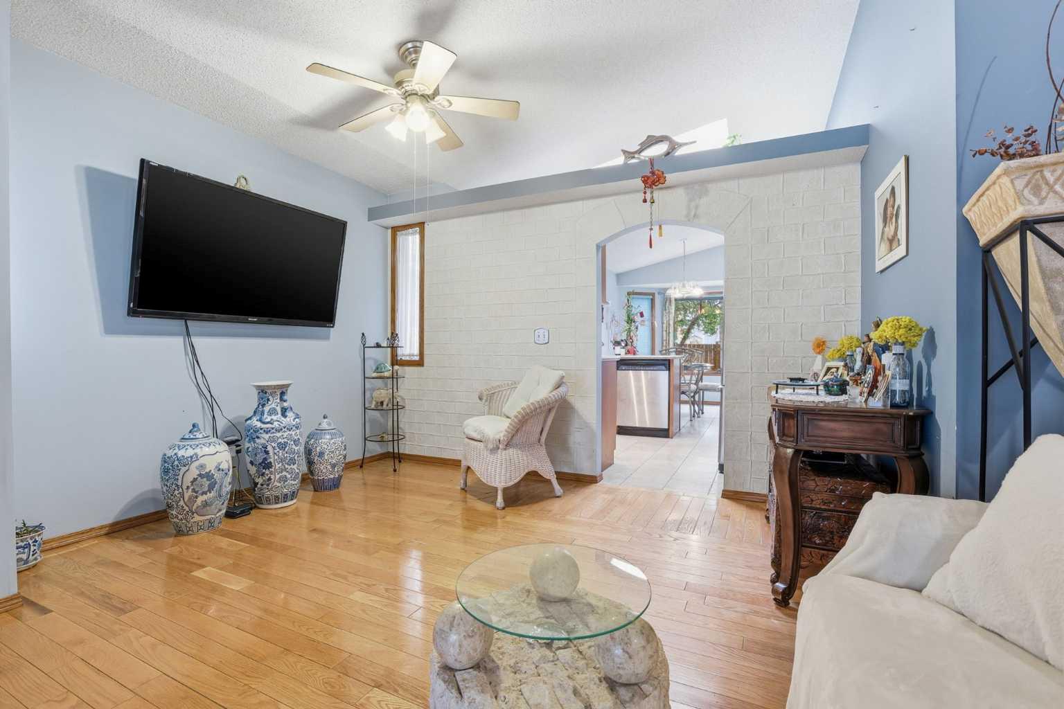 866 Applewood Drive SE