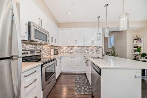 4 Quarry Lane SE Calgary AB T2C 5N4