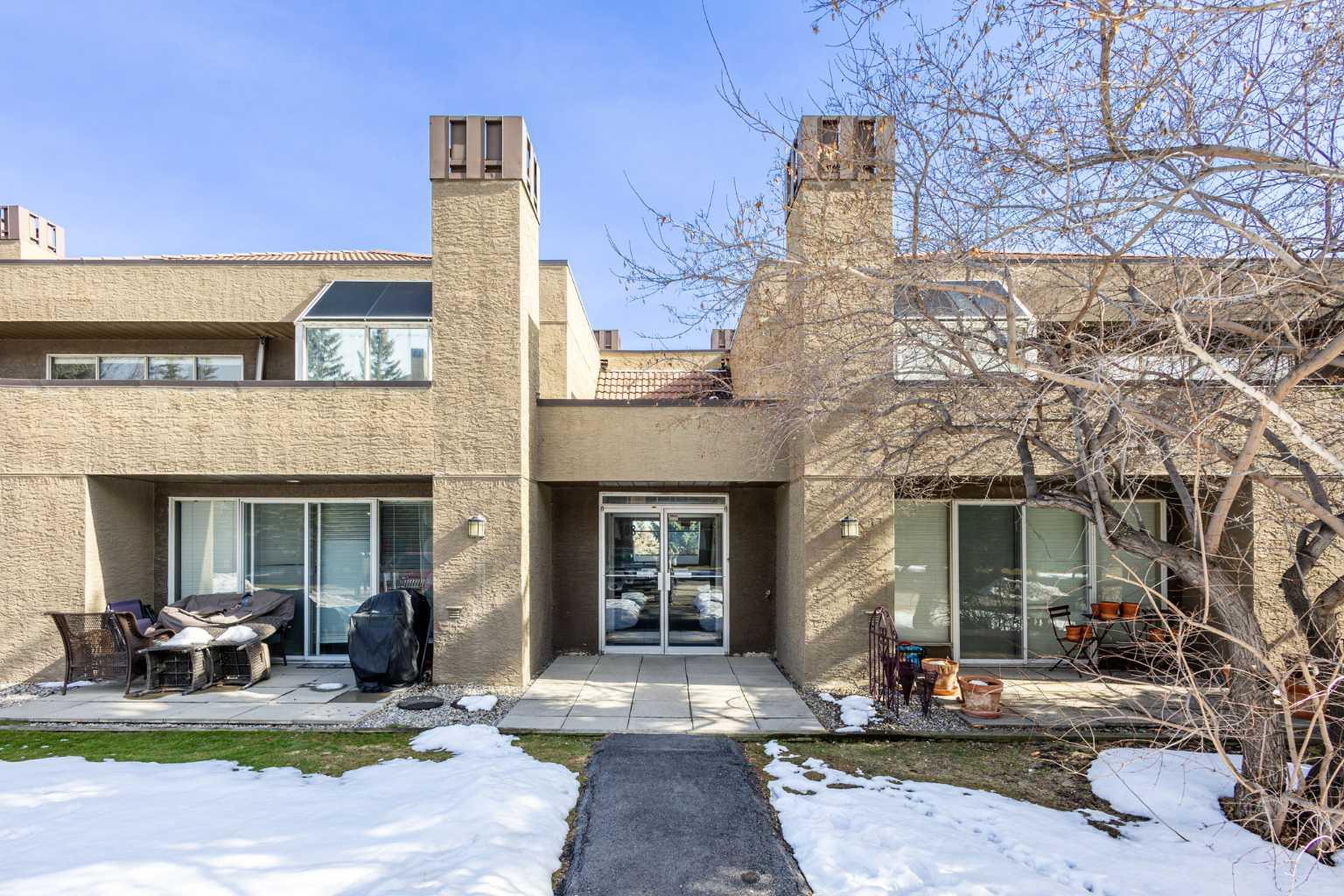 108 Village Heights SW 1