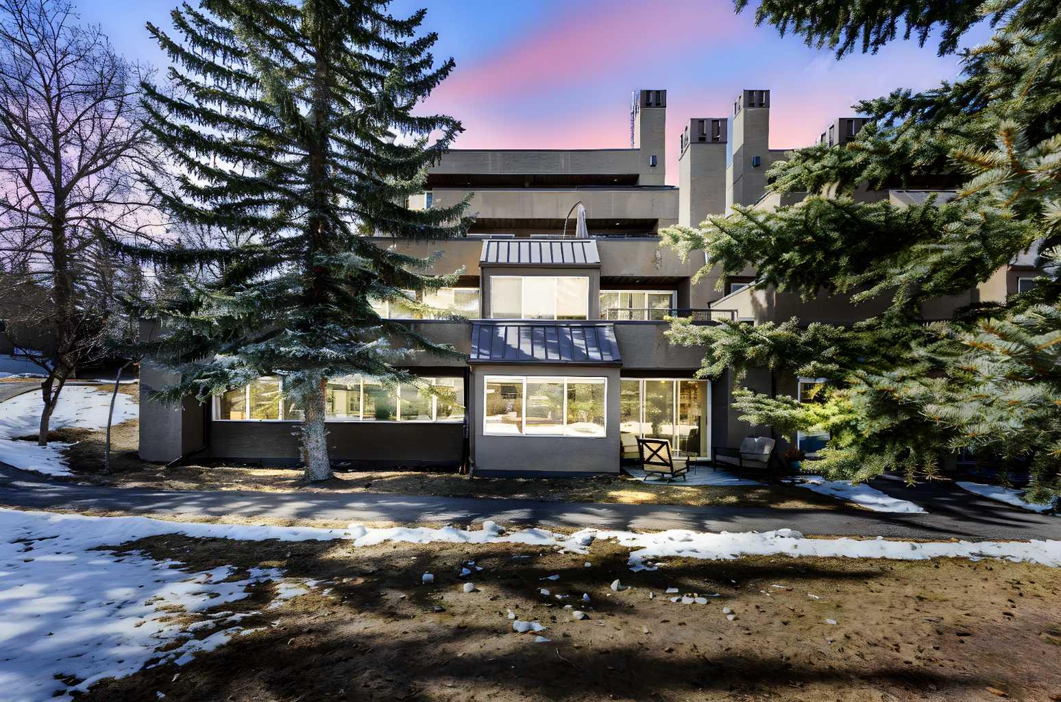 108 Village Heights SW 1