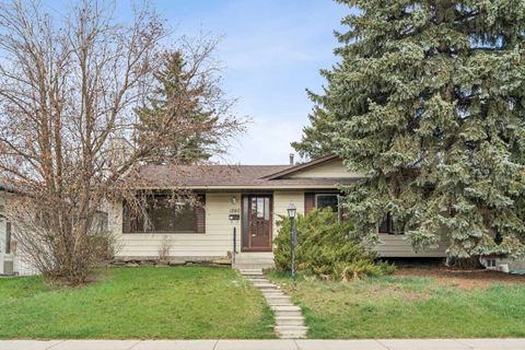 Photo of 1260 Lake Sylvan Drive SE, Calgary, AB T2J 3C8 (MLS # A2308055)