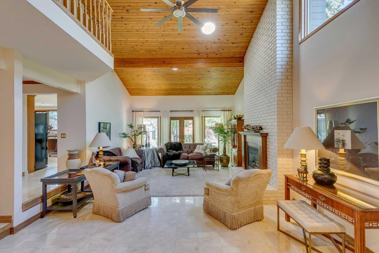 68 Baycrest Place SW 2