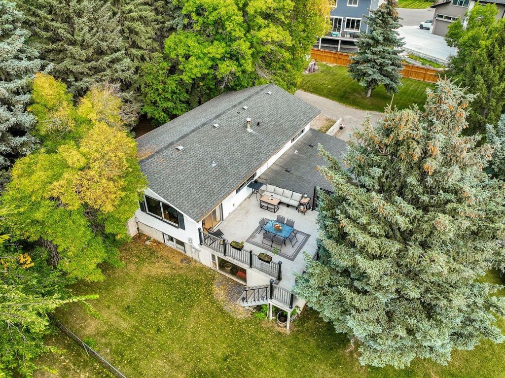 Photo of 1153 East Lakeview Road, Chestermere, AB T1X 1B1 (MLS # A2257428)