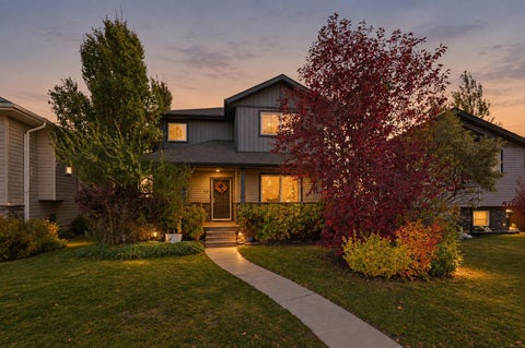 Photo of 77 Aztec Crescent, Blackfalds, AB T4M 0M2 (MLS # A2351735)