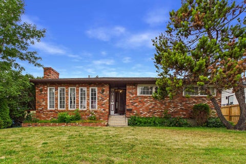 Photo of 5 Chisholm Crescent NW, Calgary, AB T2L 0Y9 (MLS # A2335485)