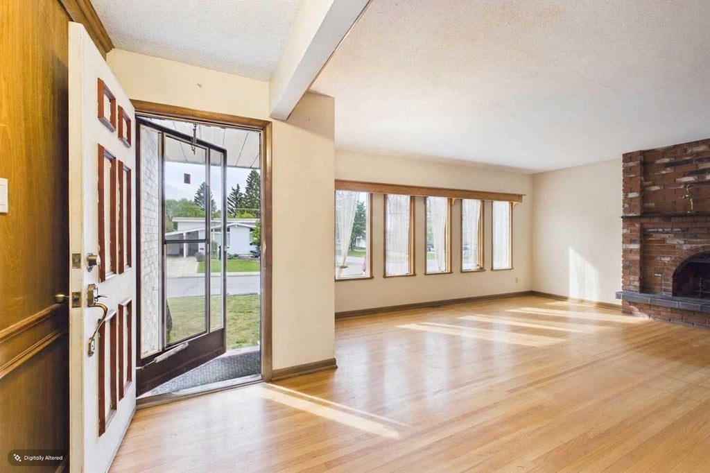 Photo of 5 Chisholm Crescent NW, Calgary, AB T2L 0Y9 (MLS # A2335485)