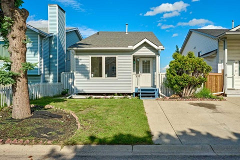 Photo of 20 Erin Ridge Court SE, Calgary, AB T2B 3B2 (MLS # A2324315)