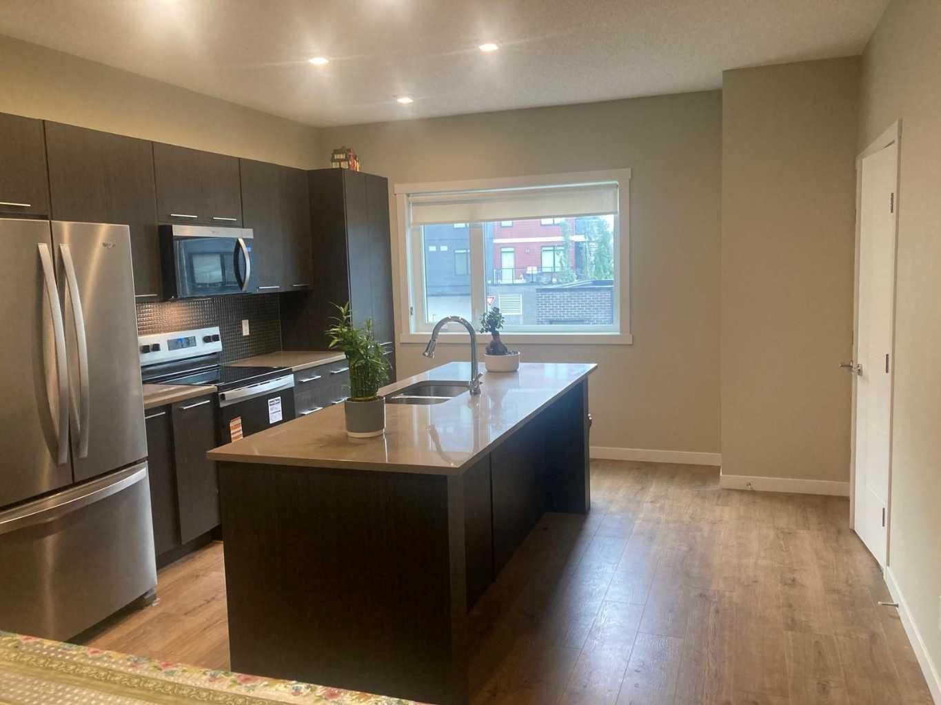 218 Sherwood Square NW 601