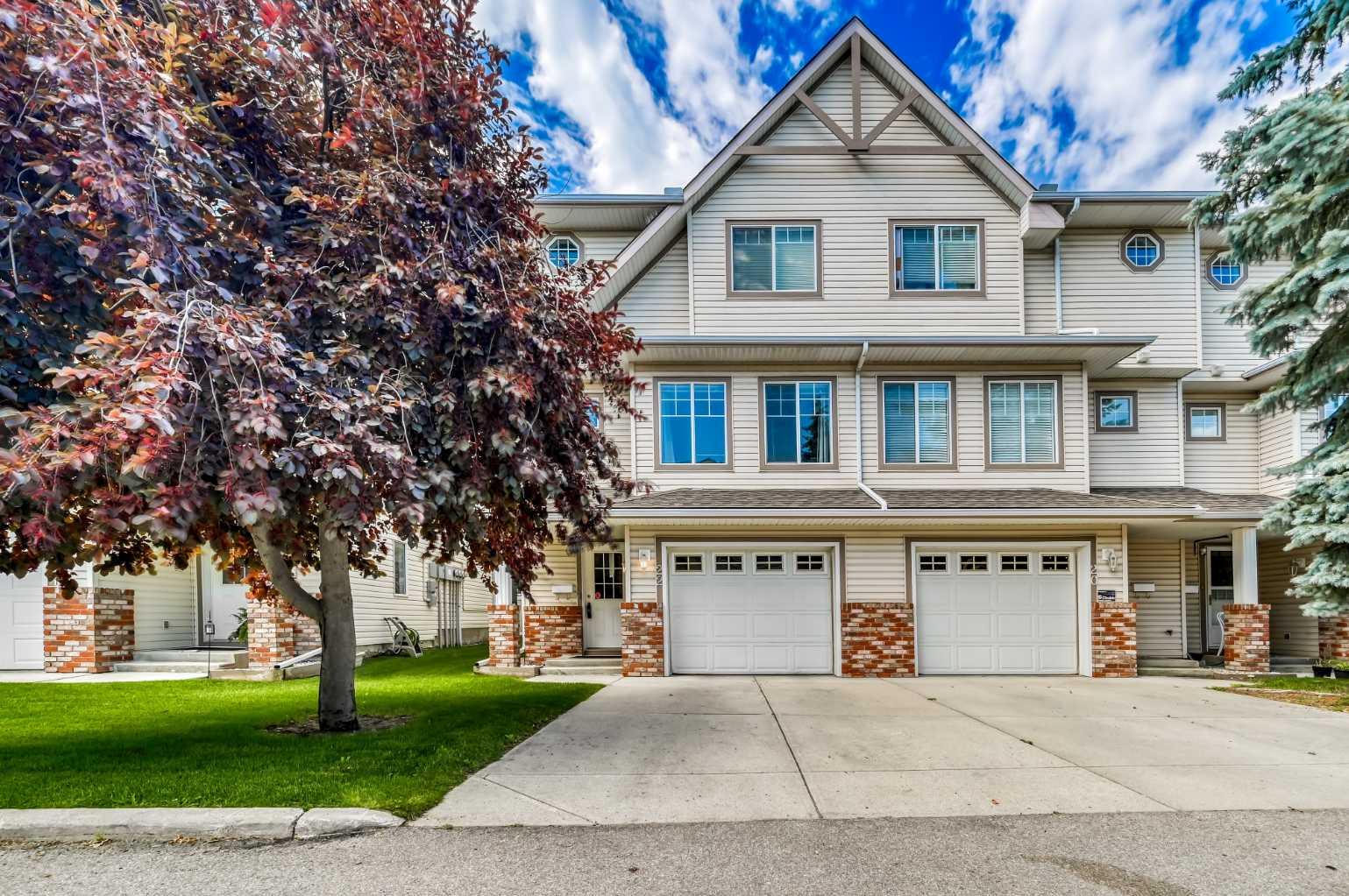 22 Country Hills Cove NW