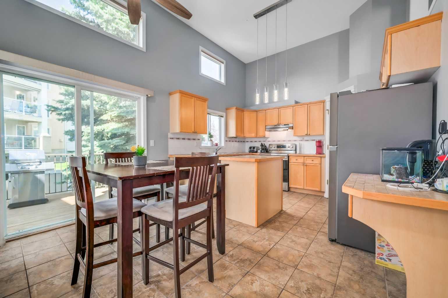 22 Country Hills Cove NW