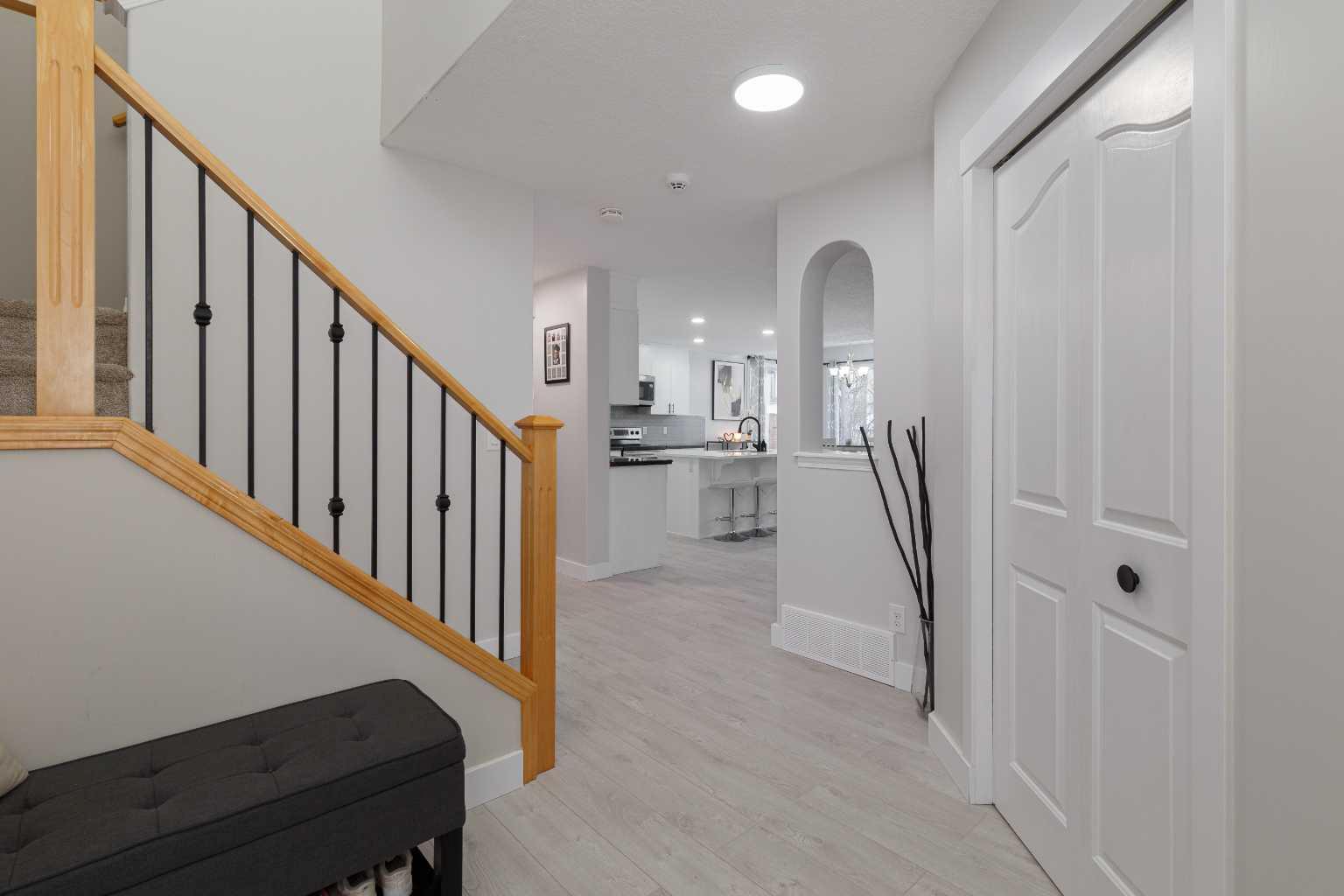 86 Cougarstone Court SW