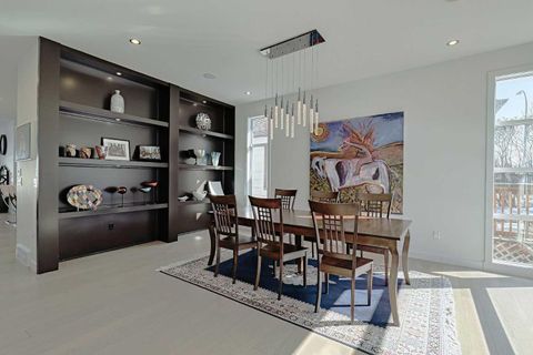 2634 27 Street SW Calgary AB T3E 2G5
