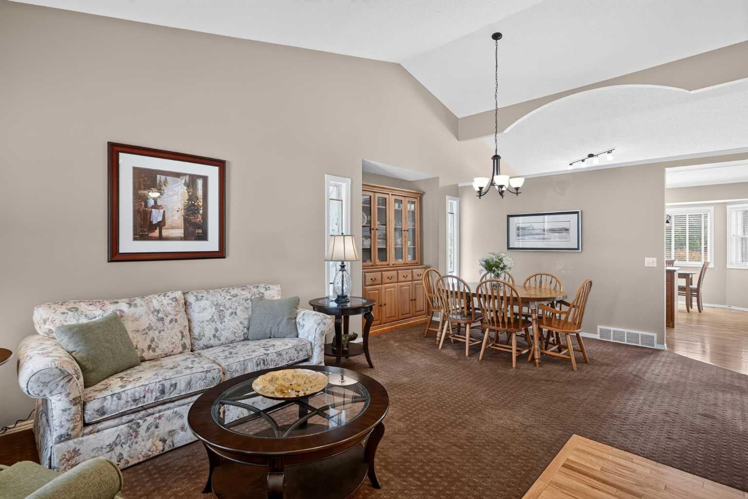 264 Riverview Close SE