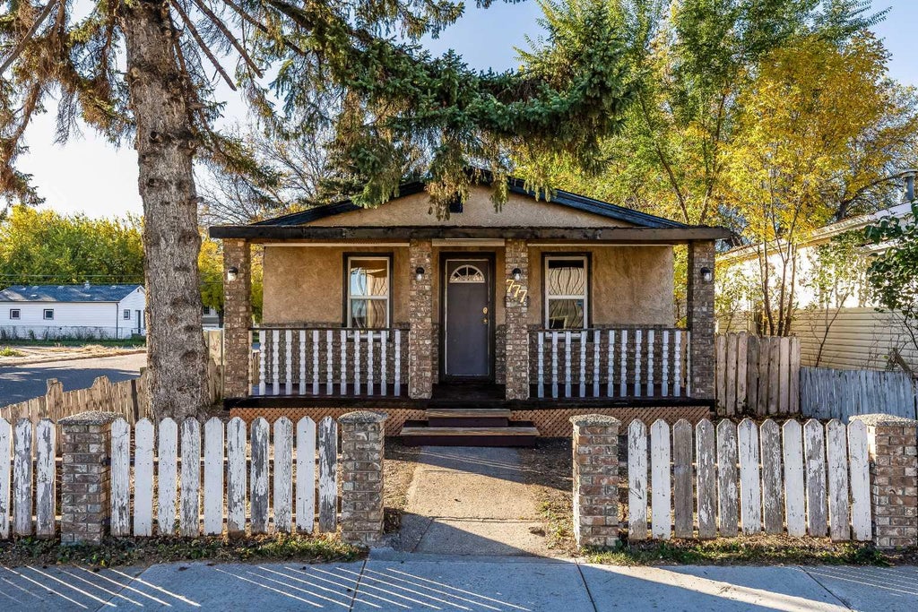 Photo of 777 7 Street SE, Medicine Hat, AB T1A 1K1 (MLS # A2349947)