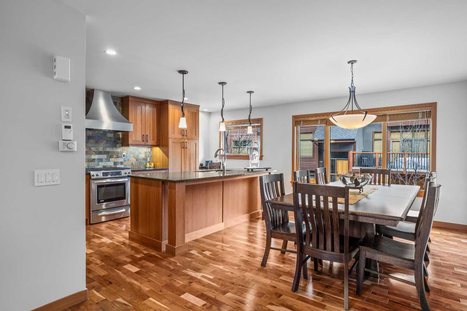 7 Creekside Mews
