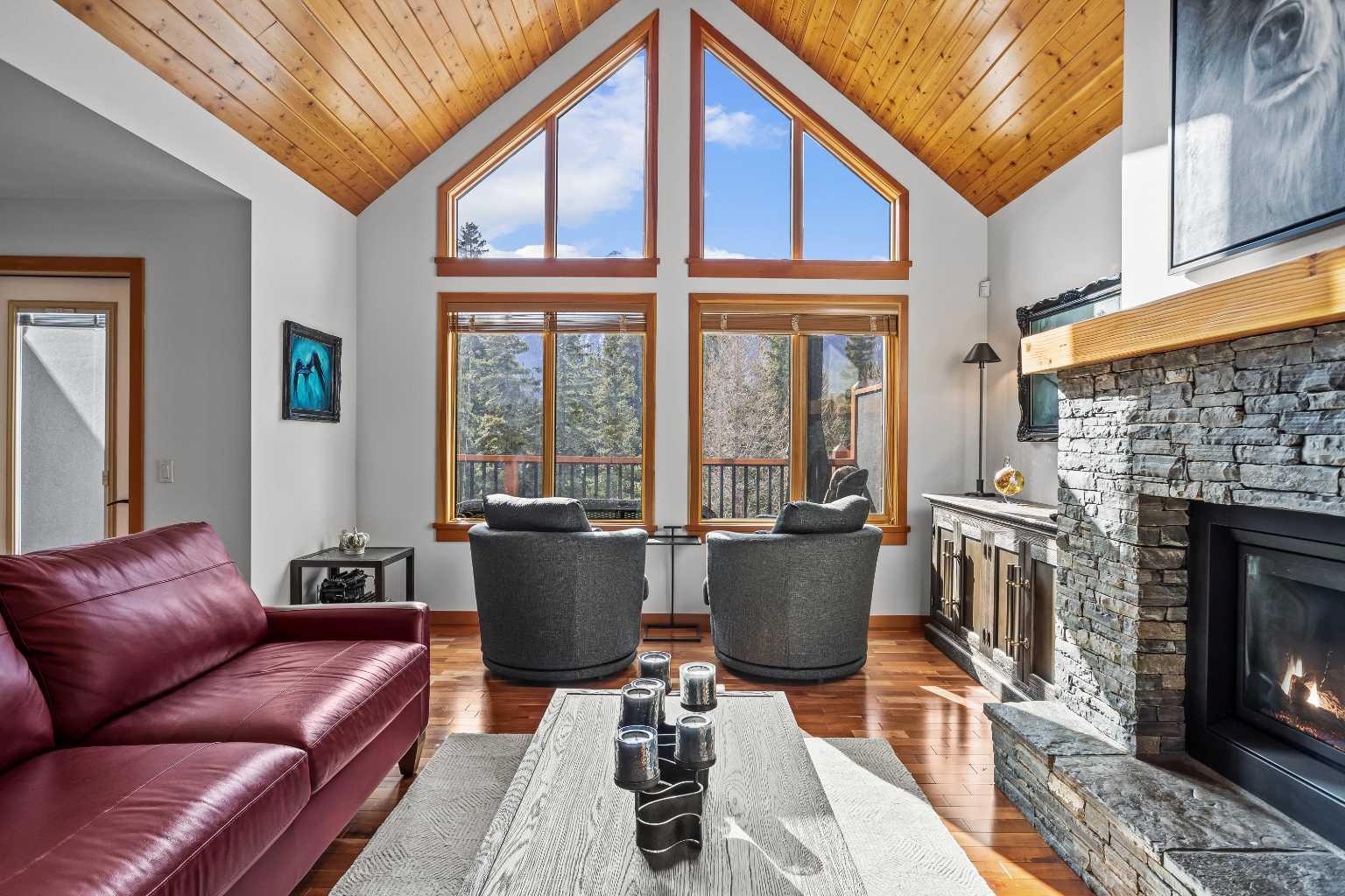 7 Creekside Mews