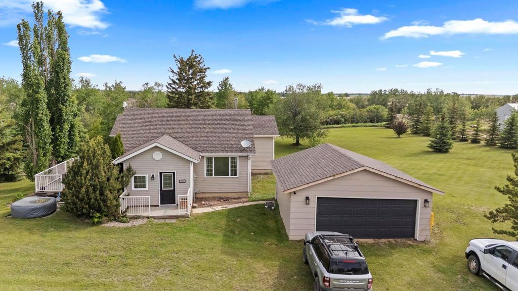 Photo of 10 Railway Avenue N, Rosalind, AB T0B 3Y0 (MLS # A2321072)