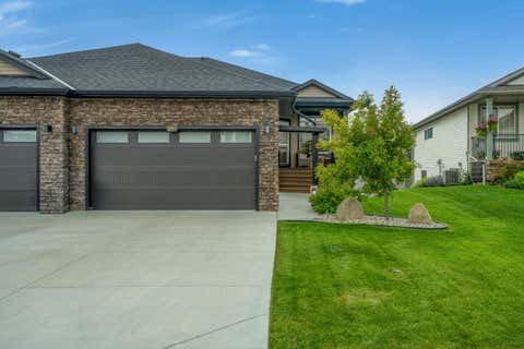 Photo of 1911 High Park Circle NW, High River, AB T1V 0E7 (MLS # A2325545)