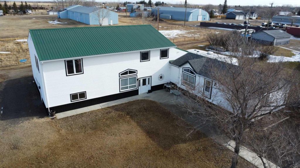 Photo of 108 5 Avenue, Youngstown, AB T0J 3P0 (MLS # A2295640)