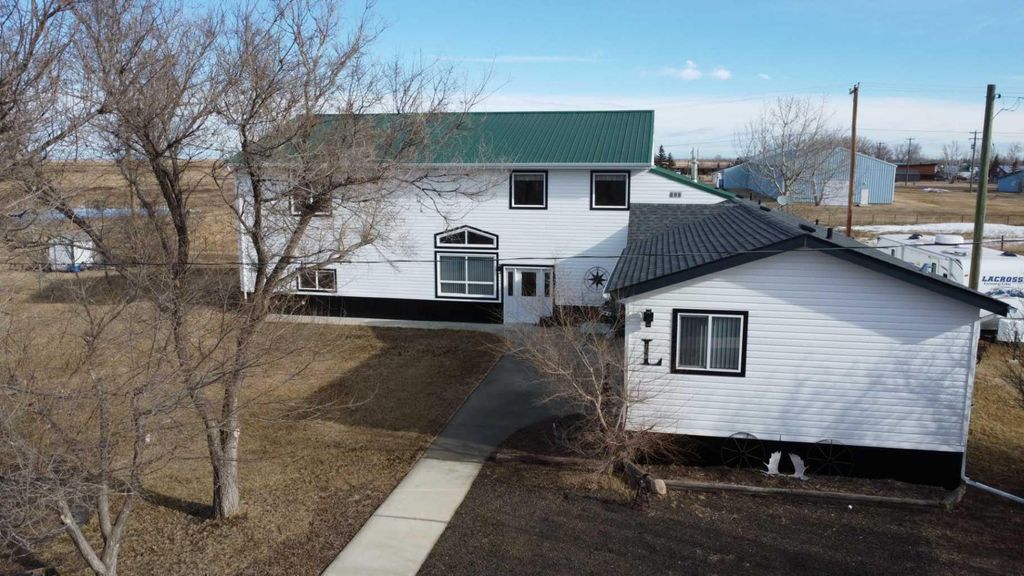 Photo of 108 5 Avenue, Youngstown, AB T0J 3P0 (MLS # A2295640)