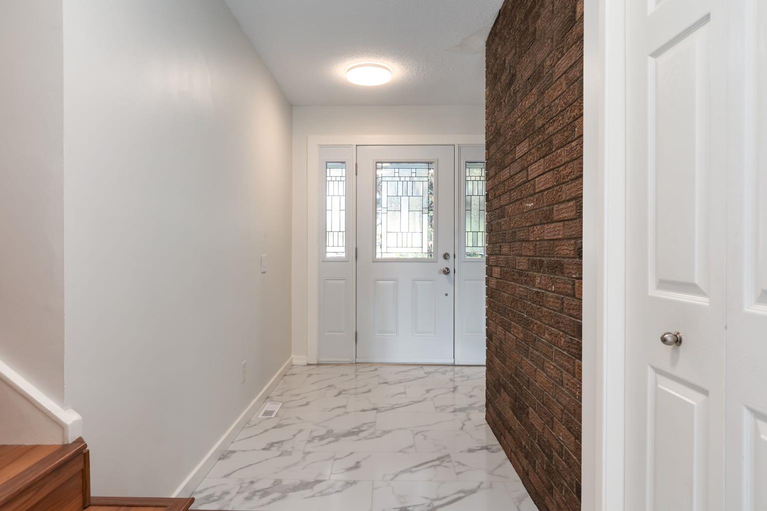 207 Whiteview Bay NE