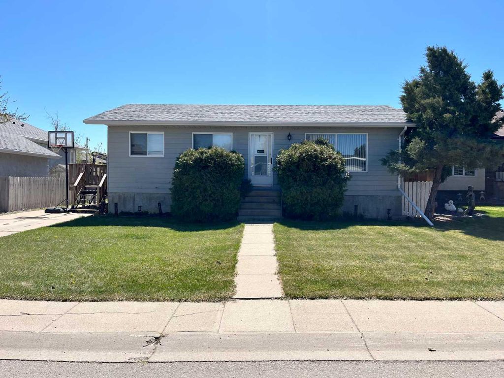 Photo of 2119 17A Avenue, Coaldale, AB T1M 1K3 (MLS # A2307846)