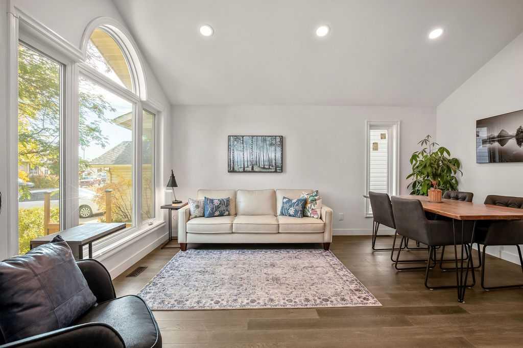 51 Hunters Crescent