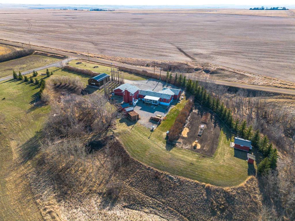 Photo of 313029 Rge Rd 233, Rural Kneehill County, AB T0M 2A0 (MLS # A2306883)