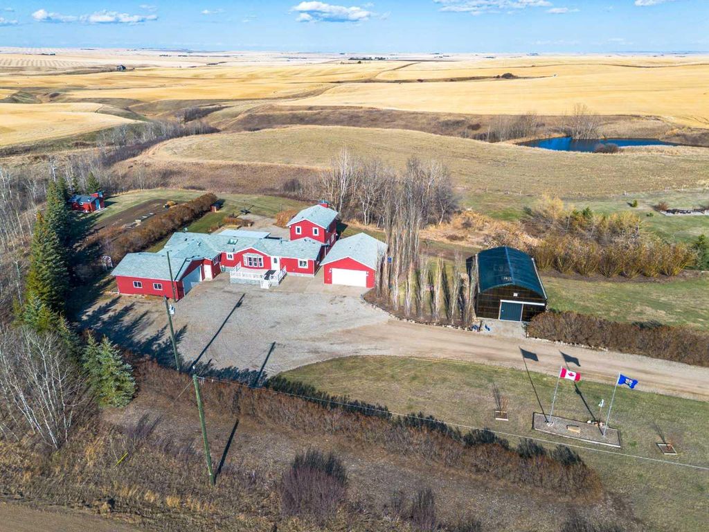 Photo of 313029 Rge Rd 233, Rural Kneehill County, AB T0M 2A0 (MLS # A2306883)