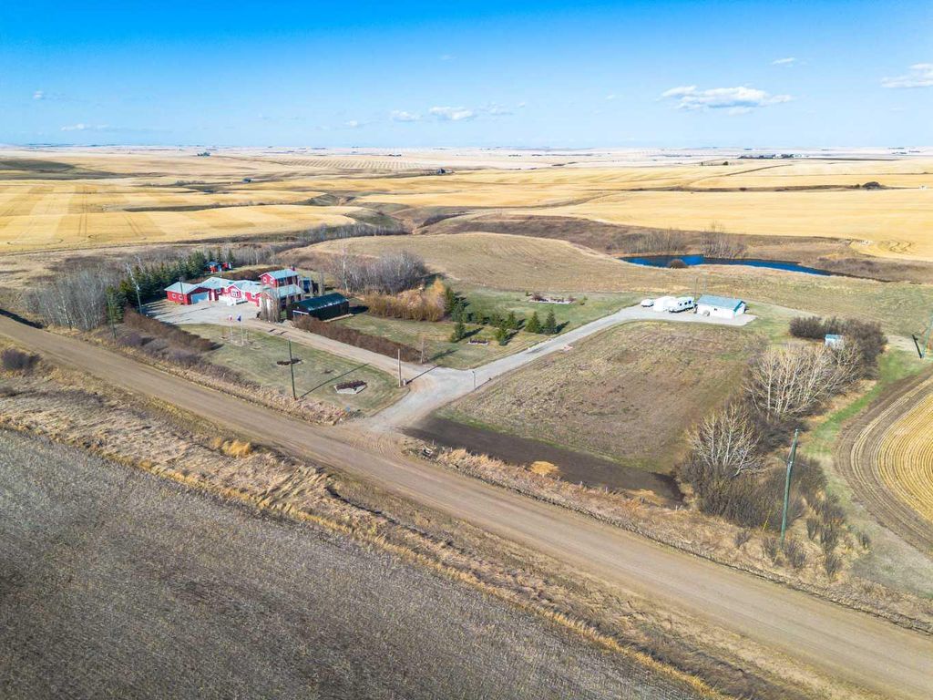 Photo of 313029 Rge Rd 233, Rural Kneehill County, AB T0M 2A0 (MLS # A2306883)