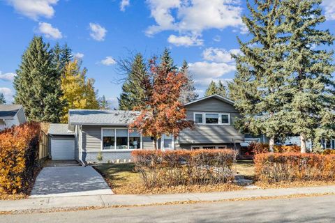 9607 Oakhill Drive SW Calgary AB T2V 3W4