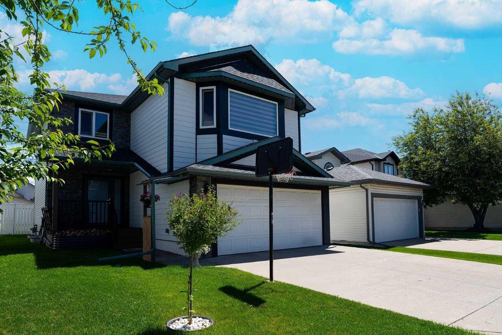 Photo of 270 Somerside Park SW, Calgary, AB T2Y 3G5 (MLS # A2345784)