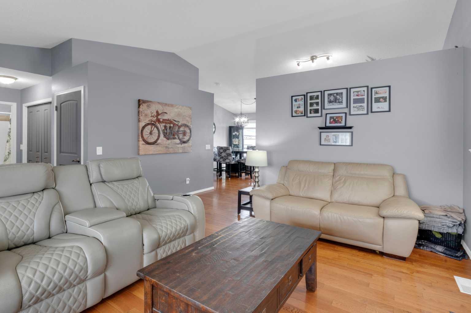 230 Aspen Creek Crescent