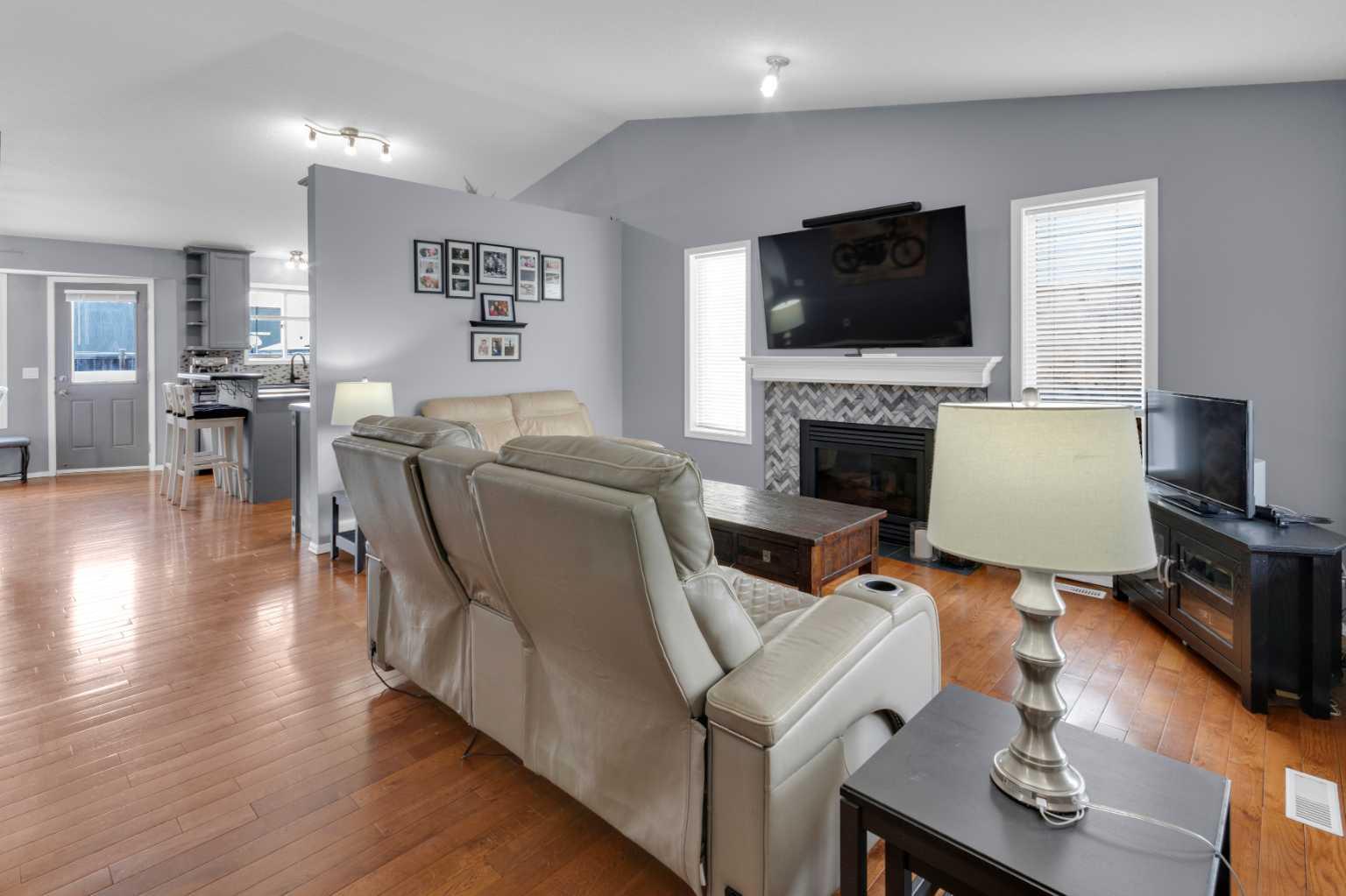 230 Aspen Creek Crescent