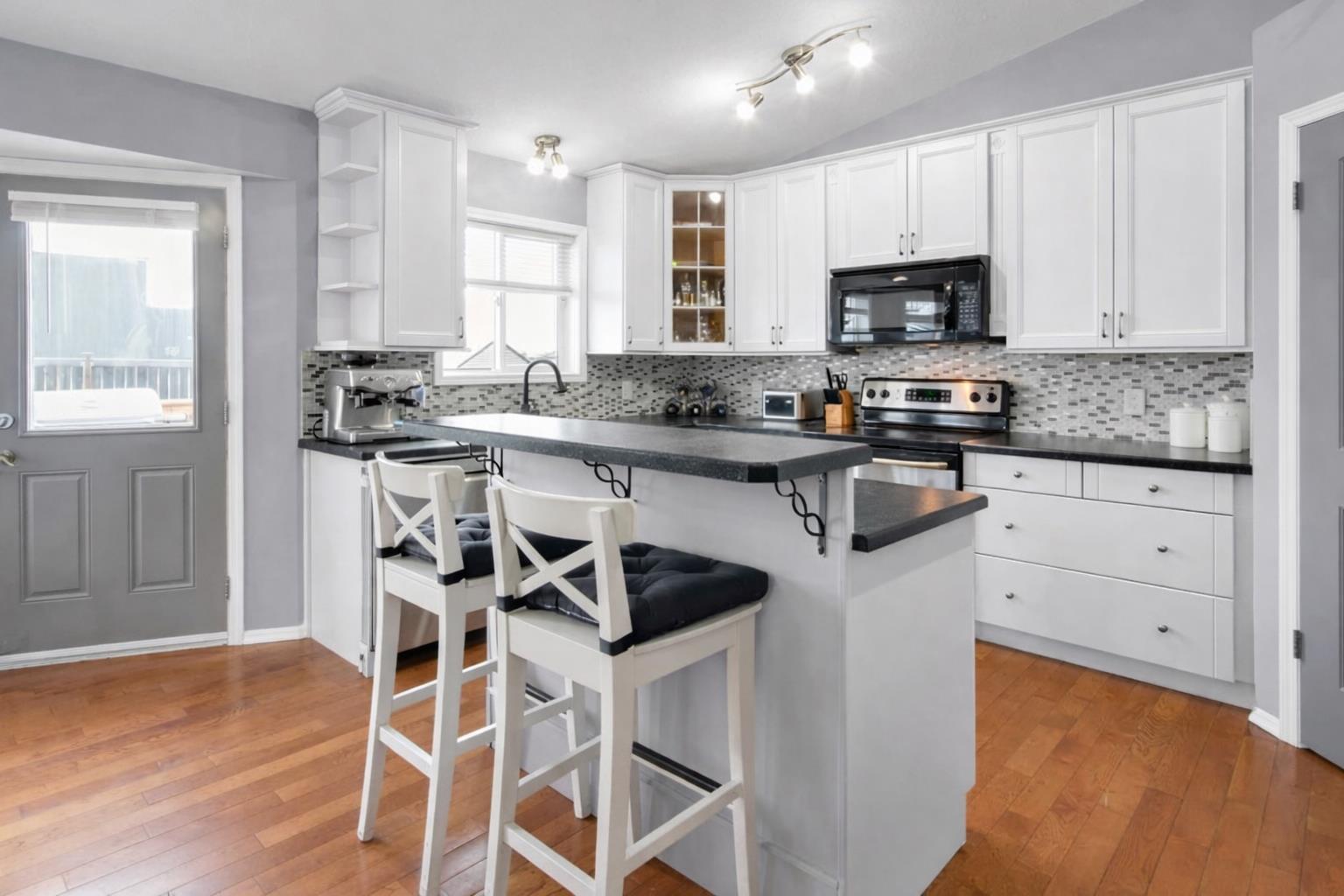 230 Aspen Creek Crescent