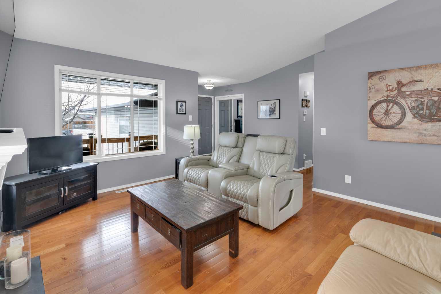 230 Aspen Creek Crescent