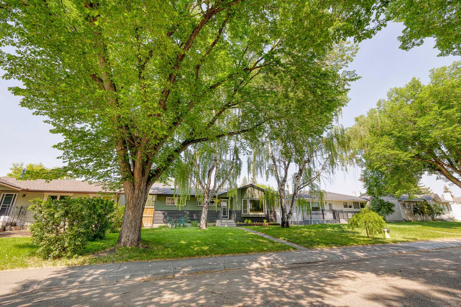 22 Armstrong Crescent SE