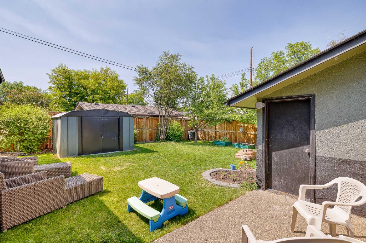 22 Armstrong Crescent SE