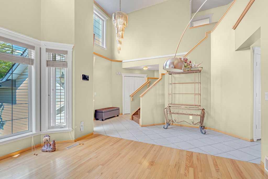 175 Panorama Hills Close NW