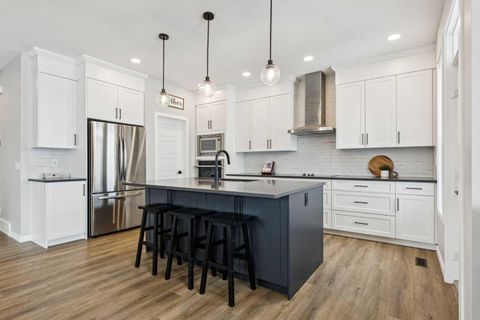 103 Saddlebred Link Cochrane AB T4C 3B6